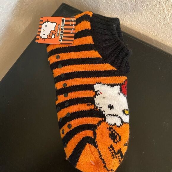 Hello Kitty Halloween Slipper Socks - Picture 3 of 4